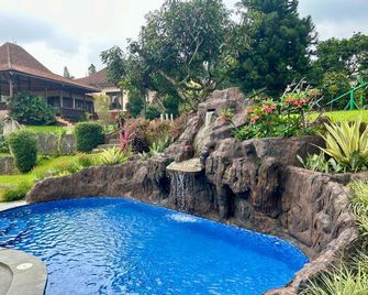 Grha Kasih - Bogor - Zwembad