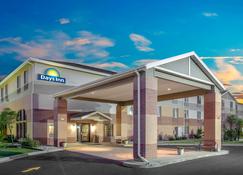 Days Inn by Wyndham Madison NE/Windsor - Windsor - Building