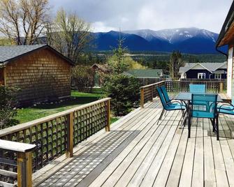 Bright Cozy Sinclair Cottage In Beautiful Windermere Bc - Windermere - Balcony