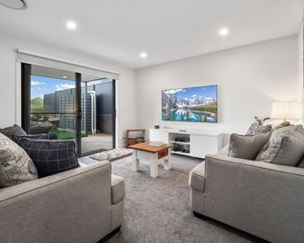 Luxury 5 Bedroom Home - Sentinel Chalet - Snowy Mountains - Jindabyne - Jindabyne - Wohnzimmer