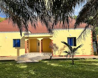 Somerset House - Gunjur Self Catering Accommodation - Gunjur - Edificio