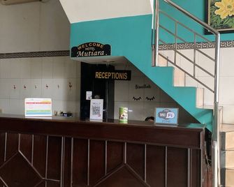 Hotel O Depok Near Bhayangkara Brimob Hospital Formerly Hotel Mutiara Kelapa Dua Depok - Depok - Front desk