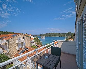 Matana Pomena - A1 Apartment with Balcony and Sea View - Pomena - Balcony
