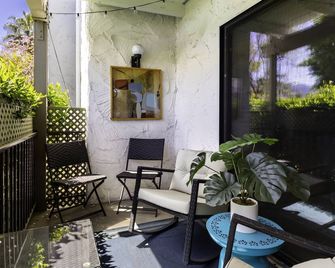 Cozy Condo w Heated Pool 1 Hr to Joshua Tree NP - Palm Springs