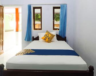 Hotel O Griya Ketapang - Banyuwangi - Habitación