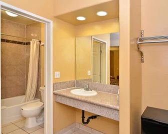 Americas Best Value Inn Hollywood Los Angeles - Los Angeles - Bathroom