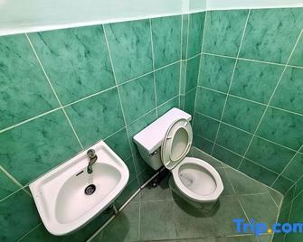 RedDoorz At Abc Homes Ph Olongapo City - Subic - Badkamer