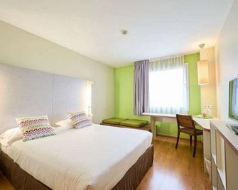 Travelodge Bcn Cornella Fira - Cornellà de Llobregat - Bedroom