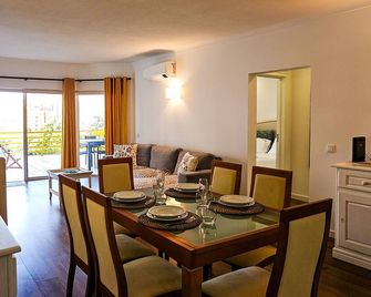 Flh Vilamoura Sunny Apartment With Pool - Vilamoura - Salle à manger