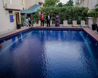 Citiheight Hotel - לאגוס - בריכה