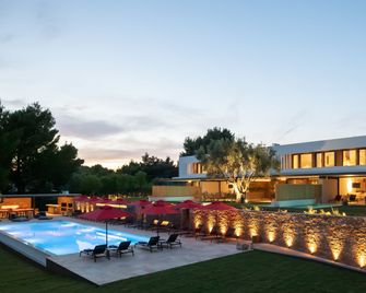 Amantes Villas and Suites - Nikiti - Gebouw