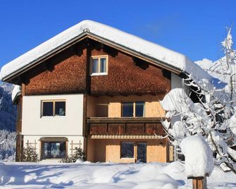 Room Üntsche - Pension Zita - Schoppernau - Gebäude
