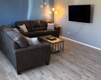 Carroll Park House With Game Room. 3 Br 2 Bath Fully Renovated Near Park - Alamosa - Stue