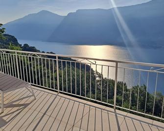 Villa With Stunning Lake Views And Private Salt Water Pool - Campione del Garda - Balcony