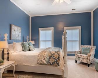 Charming Southern Bungalow Convenient to Savannah - Bloomingdale - Schlafzimmer