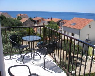 B&B Chamberlain - Milna (Hvar) - Balcón