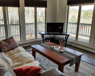 Cozy and Private Cabin, Enjoy Gorgeous Views of Mountains. - Ridgway - Sala de estar