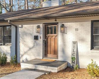 4bd Cozy Urban Escape 5 Mins To Dwtn & Wakemed. Movie Room And Arcade Game! - Raleigh - Bâtiment