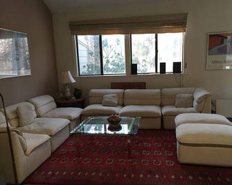Lakeridge Litchfield Resort Townhome Pool Tennis Skiing - Торрінгтон - Вітальня