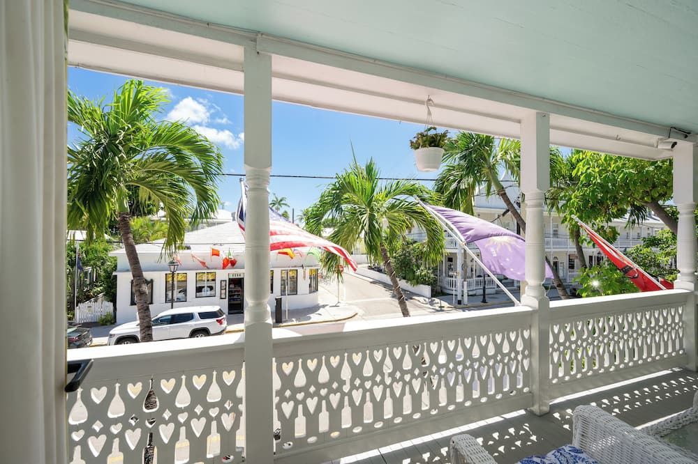 The Speakeasy Inn and Rum Bar - קי ווסט - מרפסת