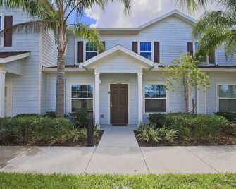 Luxury 3 bedroom townhouse, comfortable sleeps 8 Super close to Disney! - Kissimmee - Edificio
