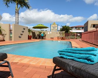 Villa Mirasol Motor Inn - בונדברג - בריכה