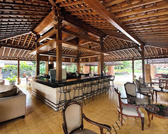 Puteri Gunung Hotel - Lembang - Bar