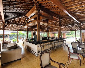 Puteri Gunung Hotel - Lembang - Bar
