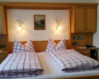 Pension Bergkristall - Tux - Bedroom