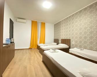 Rostivan Hotel Ve Hostel - Batumi - Schlafzimmer