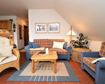 Haus Clarissa, App 02 - Ostseebad Dierhagen - Wohnzimmer