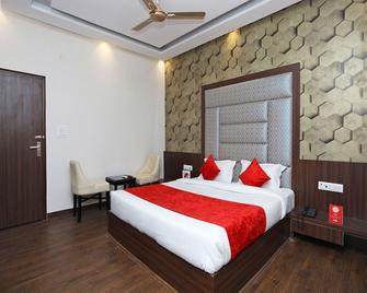 Capital O 2616 Hotel Golden Sand - Rohtak - Bedroom