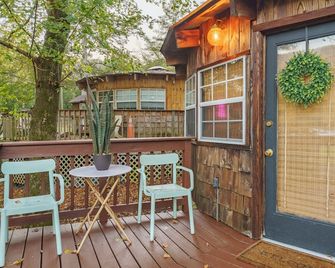 Adventurer Yurt - Landing Zone, Studio. Full Bathroom. Kitchenette. Updated. - Lookout Mountain - Patio