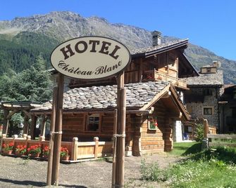Relais du Chateau Blanc - La Thuile - Building