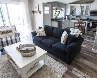 Sunny Cayucos Escape! - Cayucos - Living room