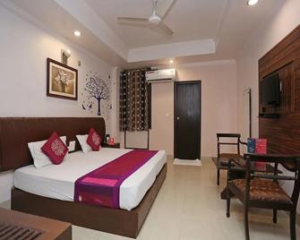 OYO 3697 Hotel Rivieraa - Rudrapur - Bedroom