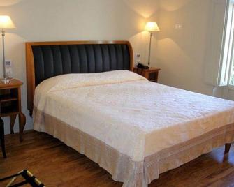 Hotel Certosa - Padula - Habitación