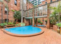 Chic Cbd Studio In Heritage House With Pool And Bbq - Melbourne - Pool
