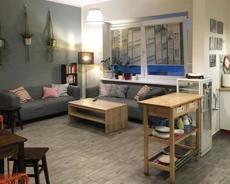 Hostel Helvetia Rooms Warsaw City Center And Old Town - Warsaw - Living room
