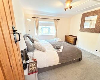 New Forest Cozy 3-Bed Family Cottage, Paultonspark - Bartley - Habitación