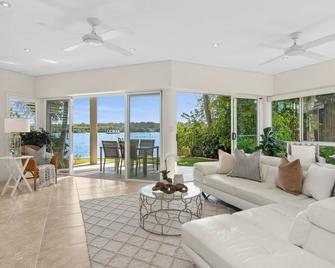 4-76 Hilton Terrace Noosaville Qld 4566 - Tewantin - Living room