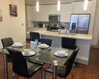 Resort-Style Apartments near The Galleria - יוסטון - חדר אוכל