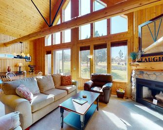 Golf course-view chalet with fireplace, pools, tennis, gym, golf, volleyball - Redmond - Salon