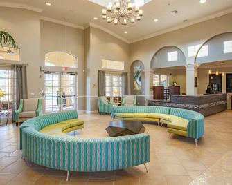 Deluxe 3 Bedroom Apartment 404 - Williamsburg - Lobby