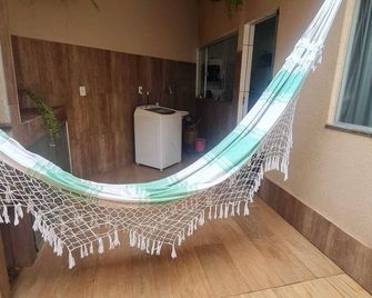 Cozy room with suite in a house in Setor Goiânia 2, Goiânia for families. - Goiânia - Balcon