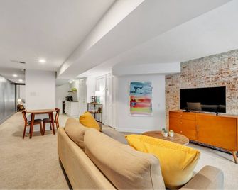 Cute and Charming 1BR in Fantastic Location by RedAwning - Washington D. C. - Sala de estar
