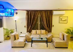Stylish Suite w/ Garage in Naga City - Naga - Sala de estar