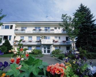 Centrally opposite the Waldsee Therme and the Kurpark in a quiet location - Bad Waldsee - Edificio