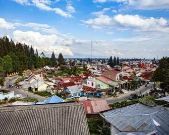 OYO 2799 Berastagi Backpacker Rooms - Berastagi