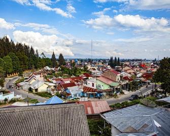 OYO 2799 Berastagi Backpacker Rooms - Berastagi - Outdoors view